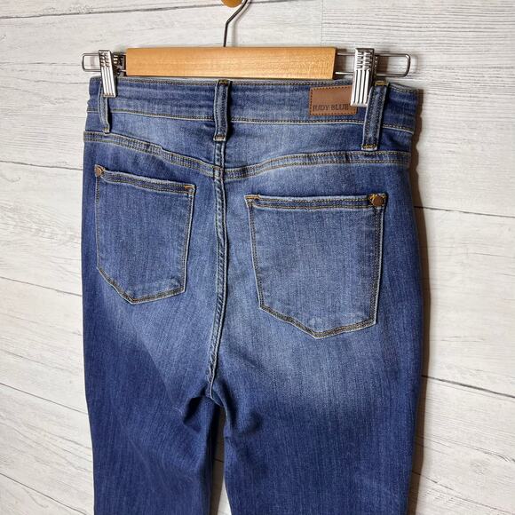 Judy Blue Jeans Womens Size 7/28 Medium Wash Tulip Raw Hem Cotton Blend - Picture 13 of 16